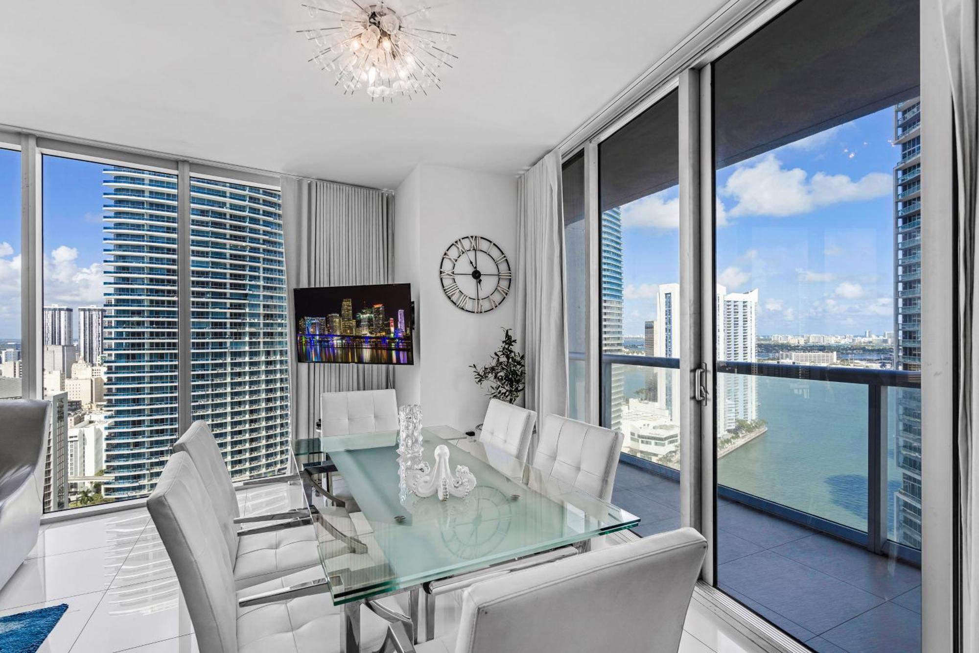 Luxurious Condo At Icon With Views Miami Eksteriør billede