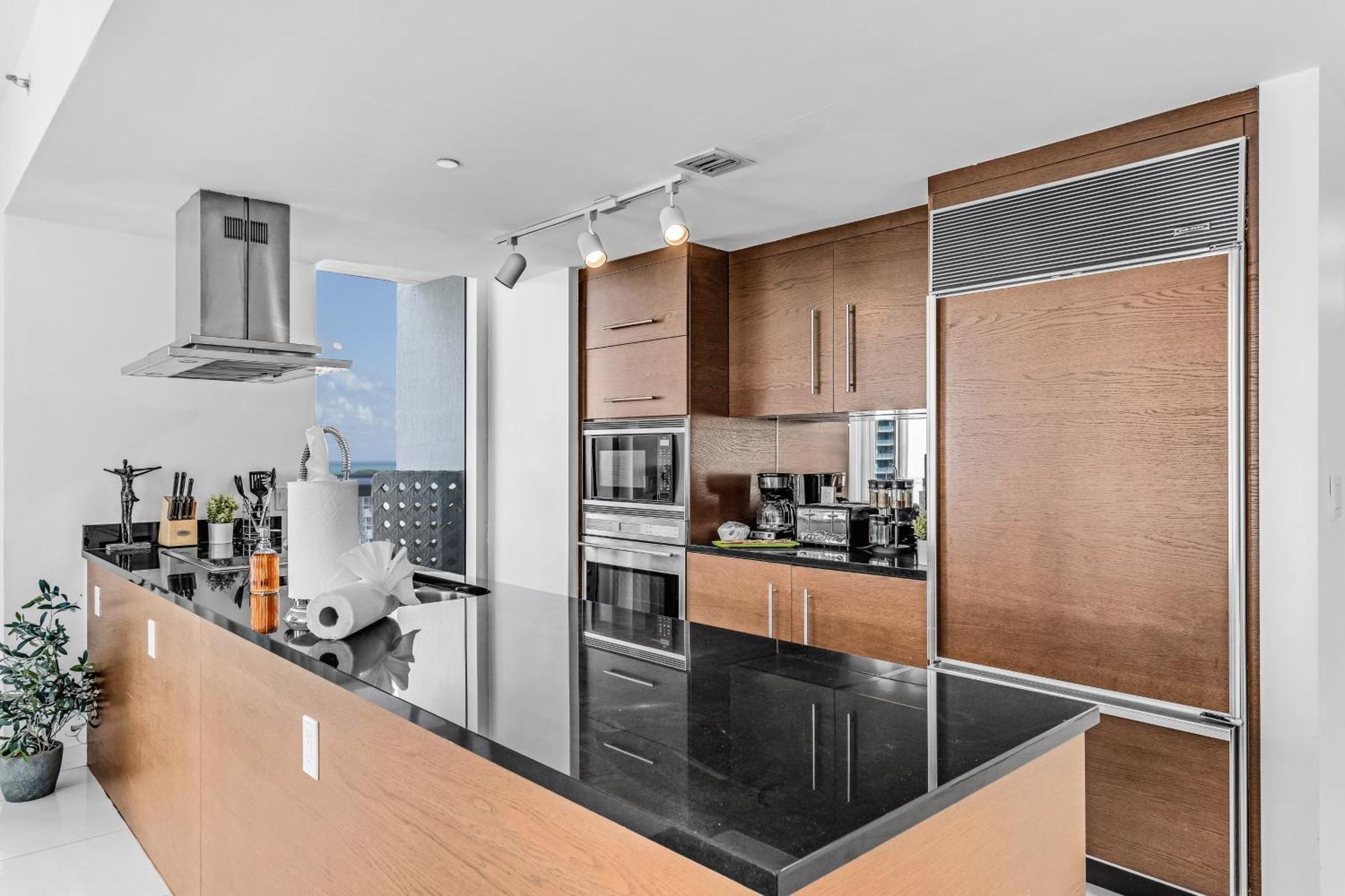 Luxurious Condo At Icon With Views Miami Eksteriør billede