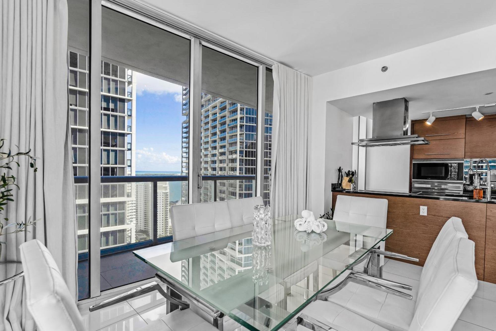 Luxurious Condo At Icon With Views Miami Eksteriør billede