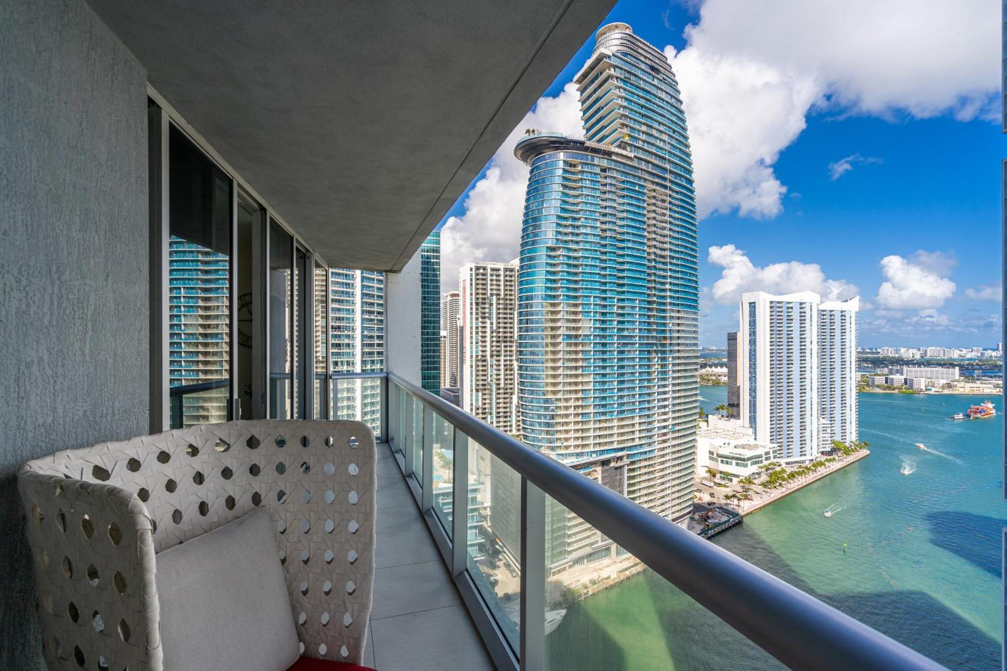Luxurious Condo At Icon With Views Miami Eksteriør billede