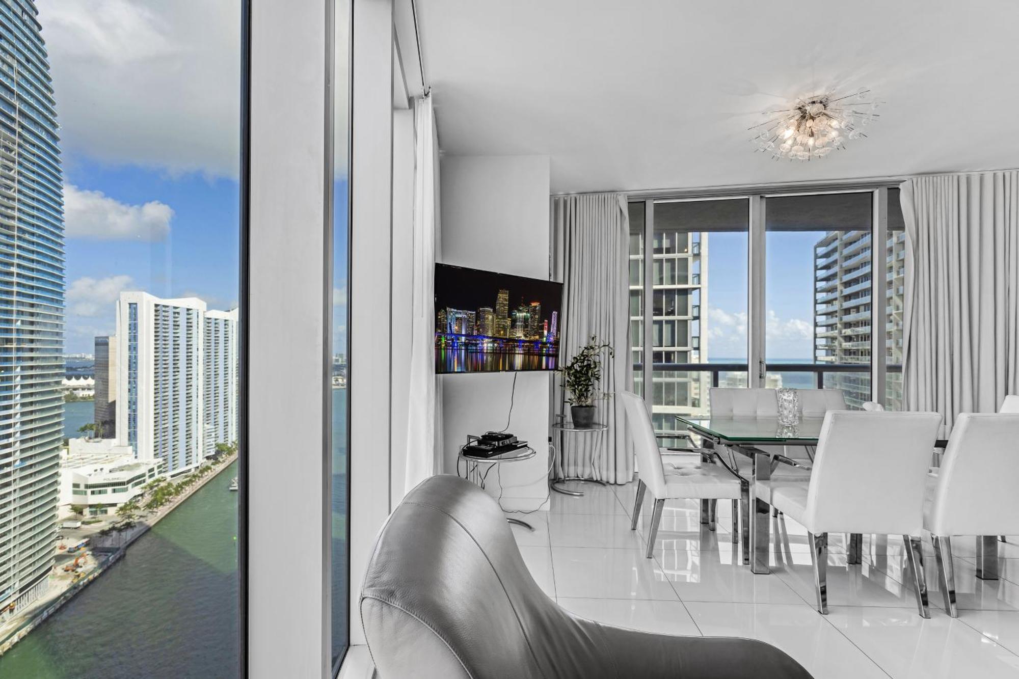 Luxurious Condo At Icon With Views Miami Eksteriør billede