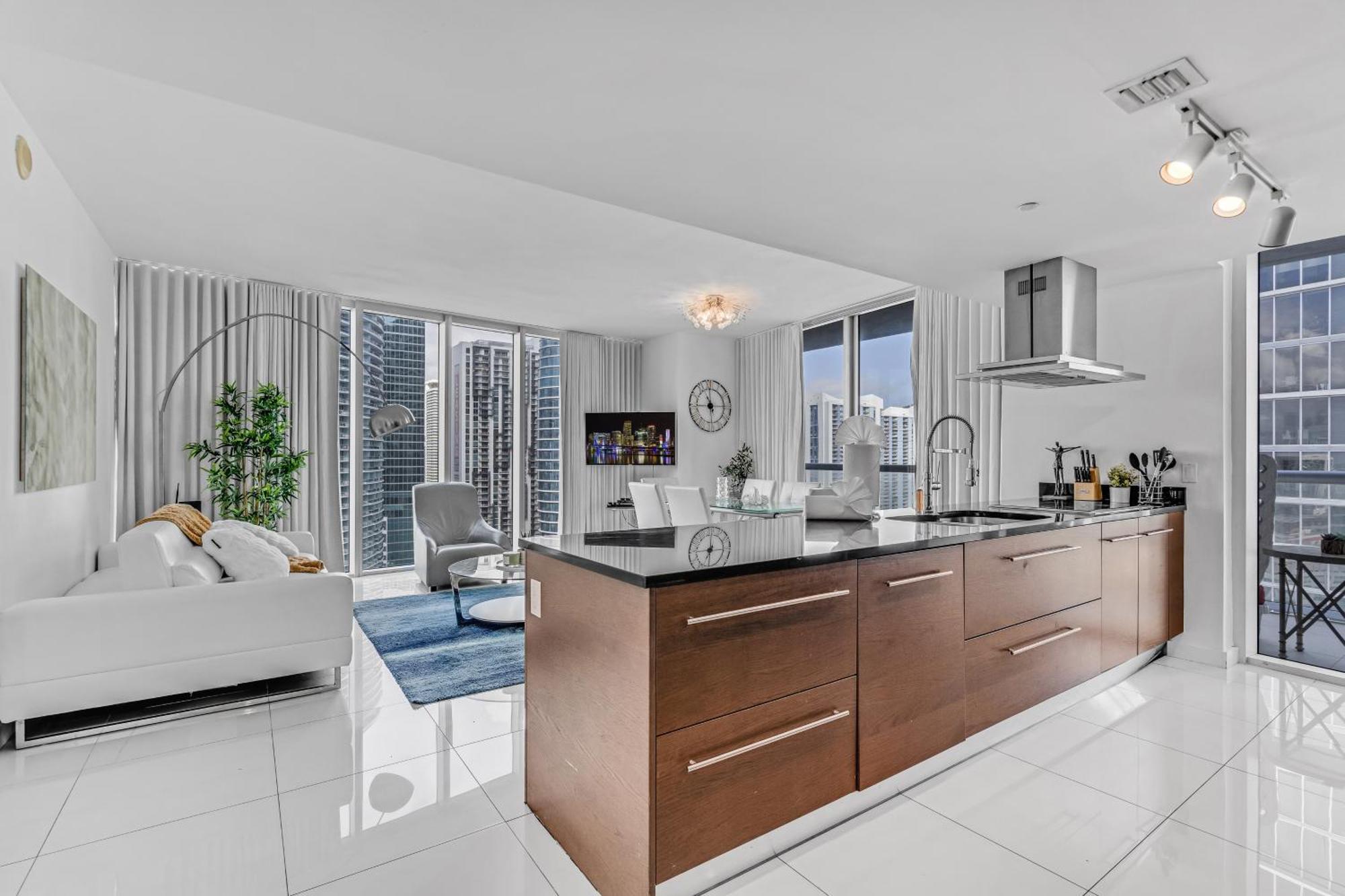 Luxurious Condo At Icon With Views Miami Eksteriør billede