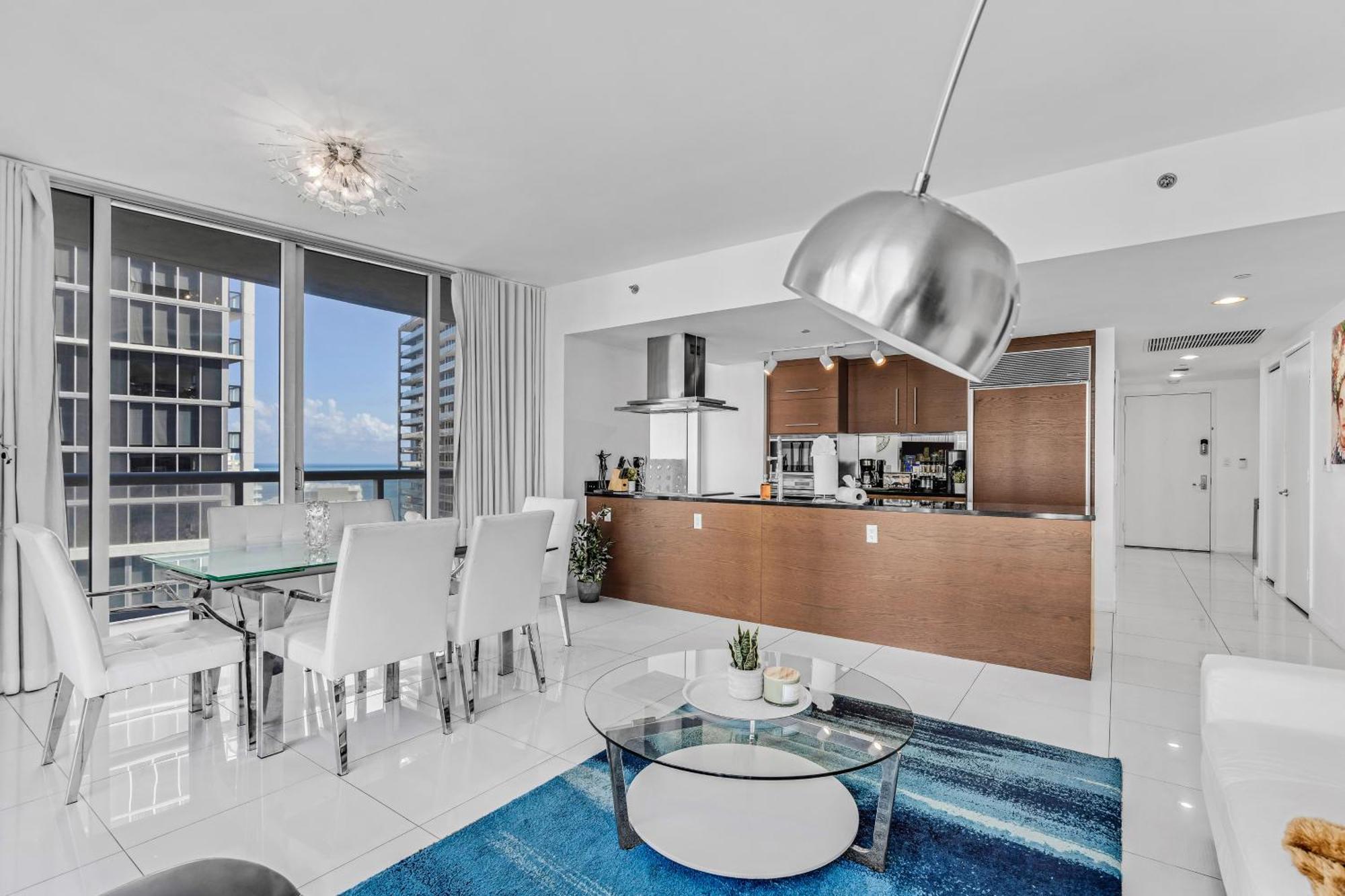 Luxurious Condo At Icon With Views Miami Eksteriør billede