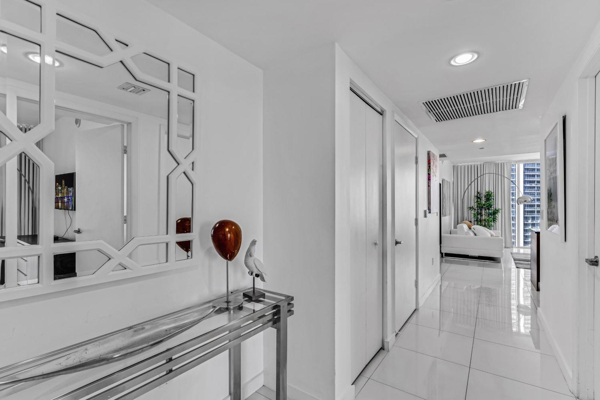 Luxurious Condo At Icon With Views Miami Eksteriør billede