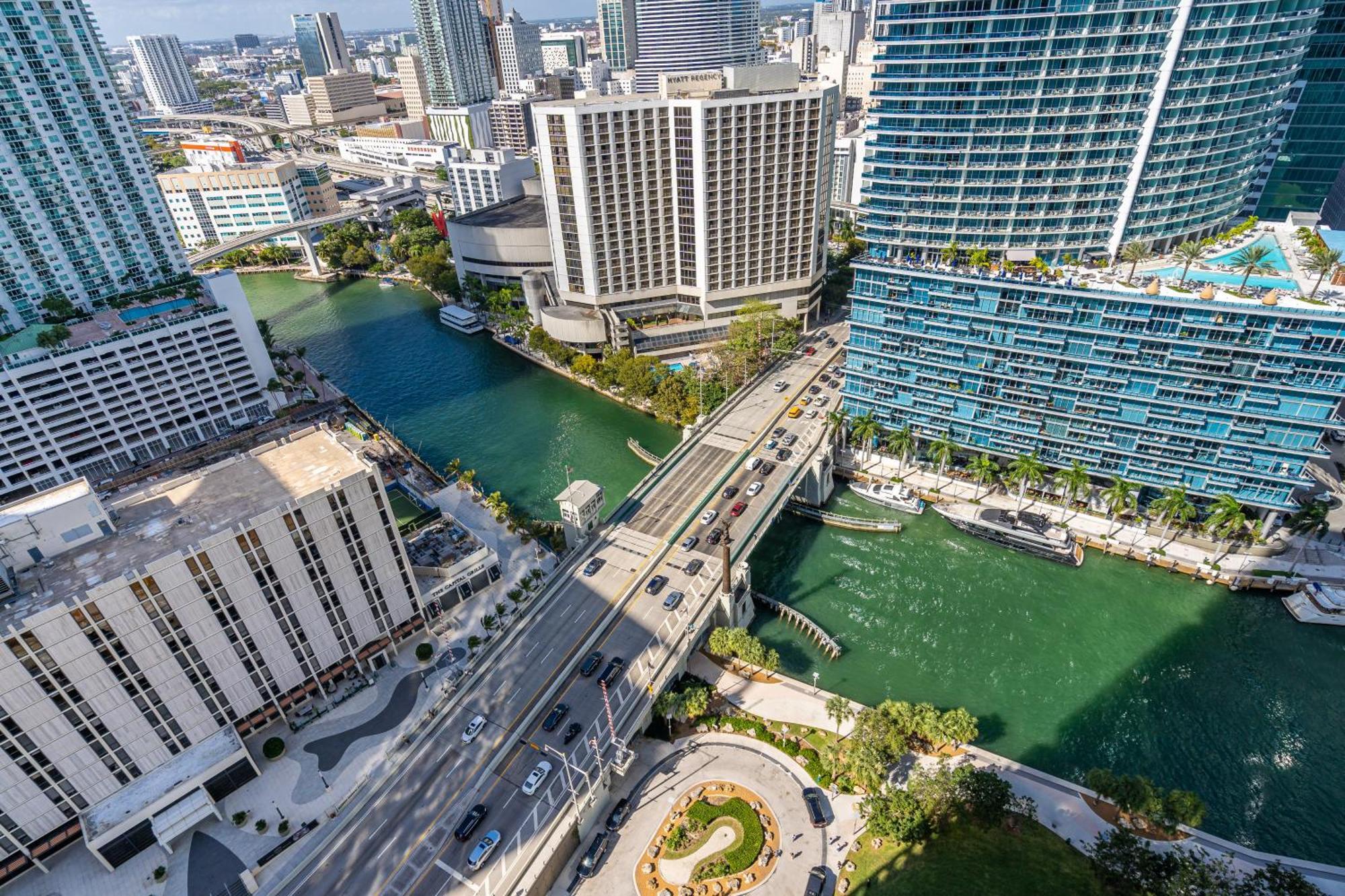 Luxurious Condo At Icon With Views Miami Eksteriør billede