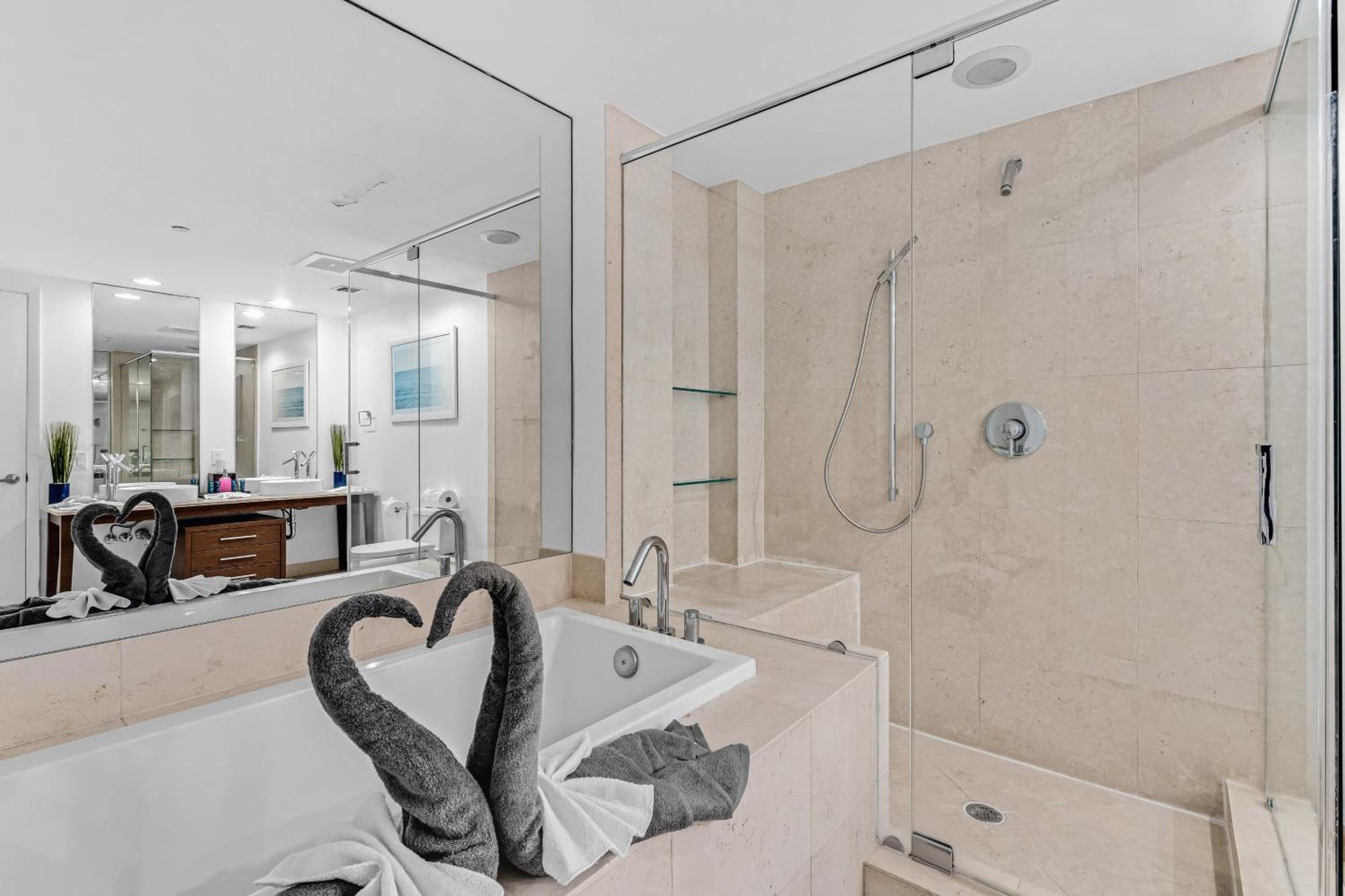 Luxurious Condo At Icon With Views Miami Eksteriør billede
